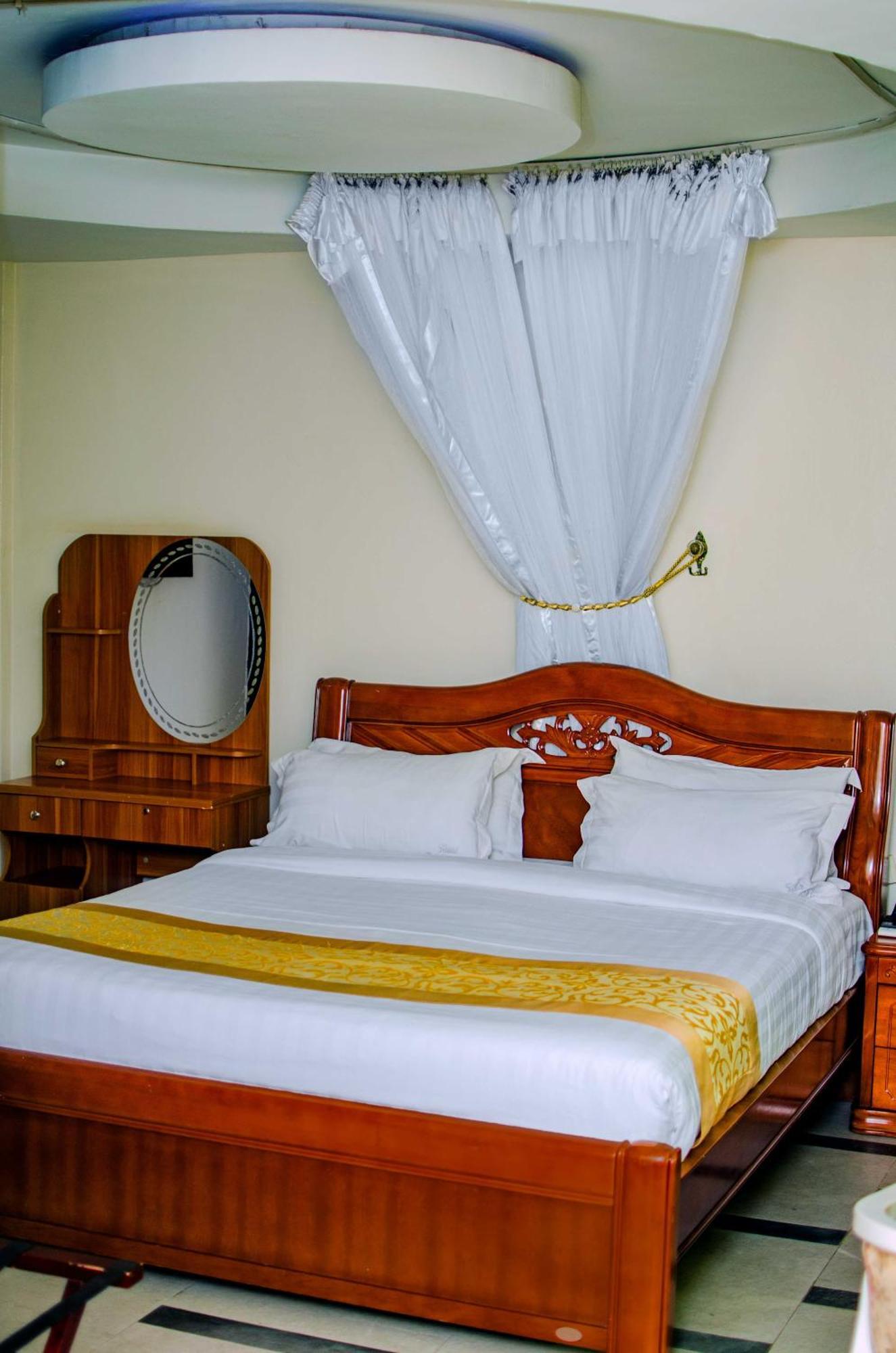 La Grande Hotel Kampala Zewnętrze zdjęcie