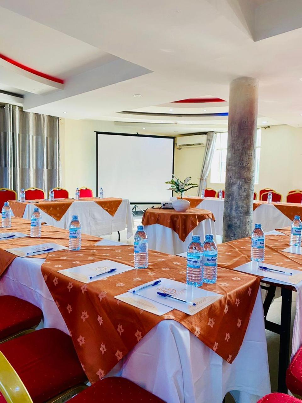 La Grande Hotel Kampala Zewnętrze zdjęcie