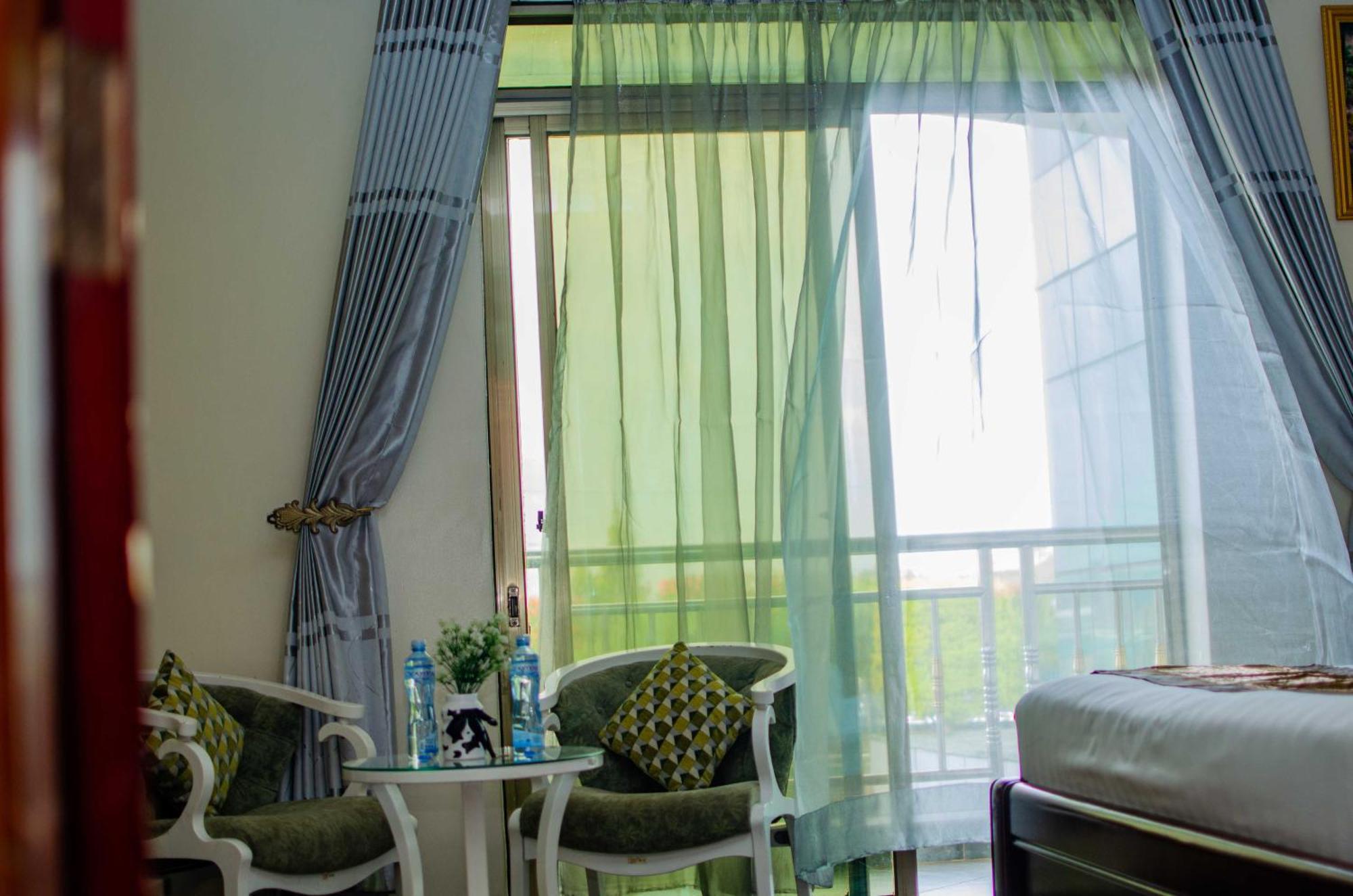 La Grande Hotel Kampala Zewnętrze zdjęcie