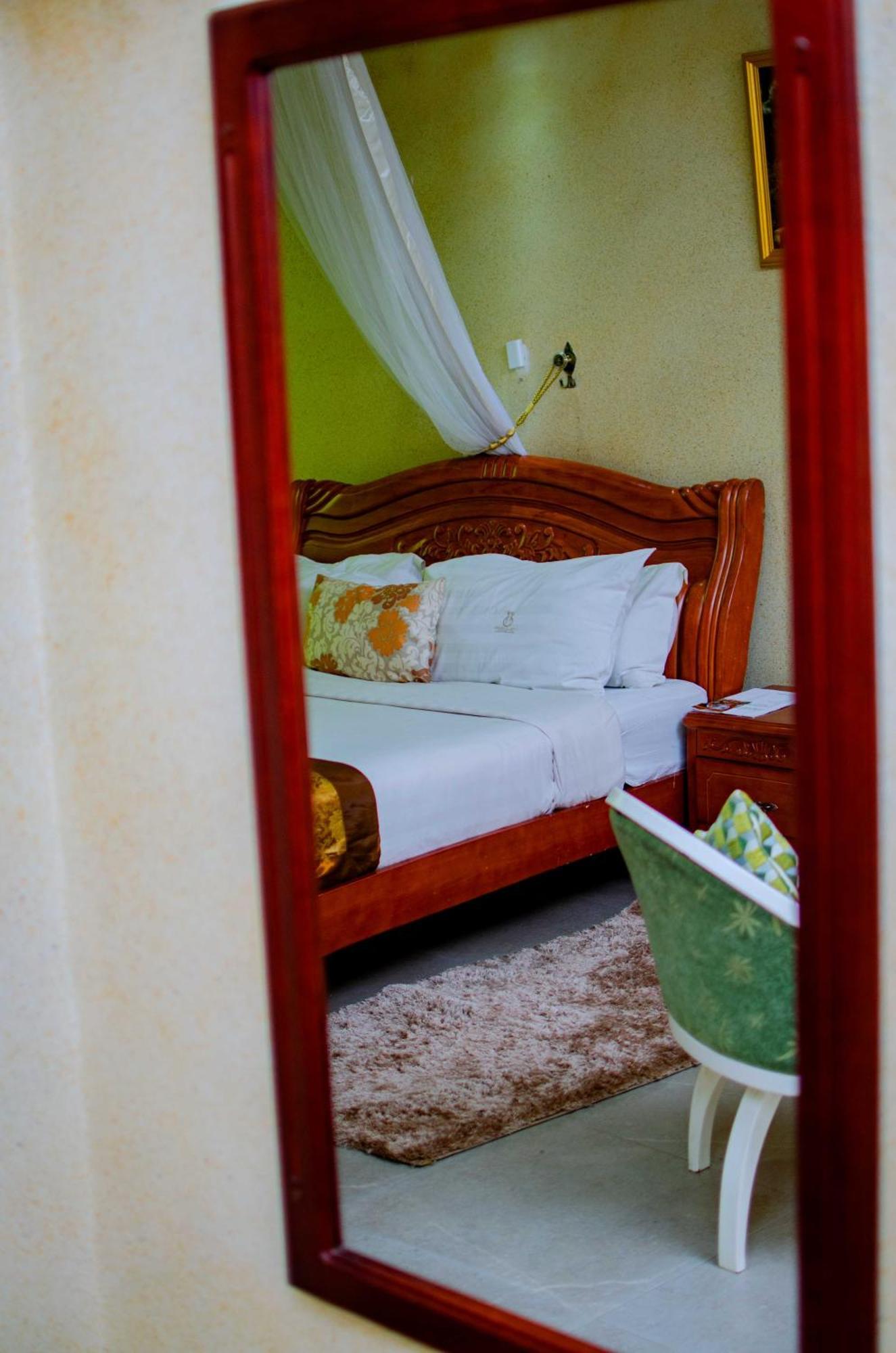 La Grande Hotel Kampala Zewnętrze zdjęcie