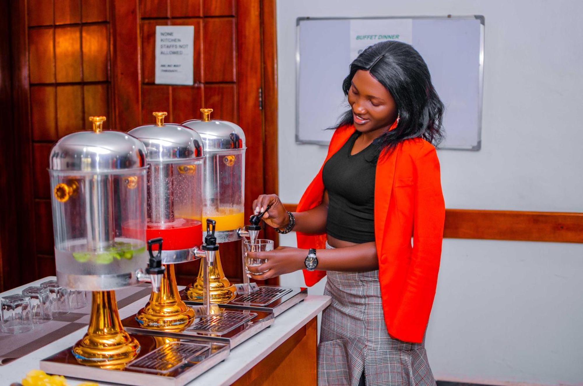 La Grande Hotel Kampala Zewnętrze zdjęcie