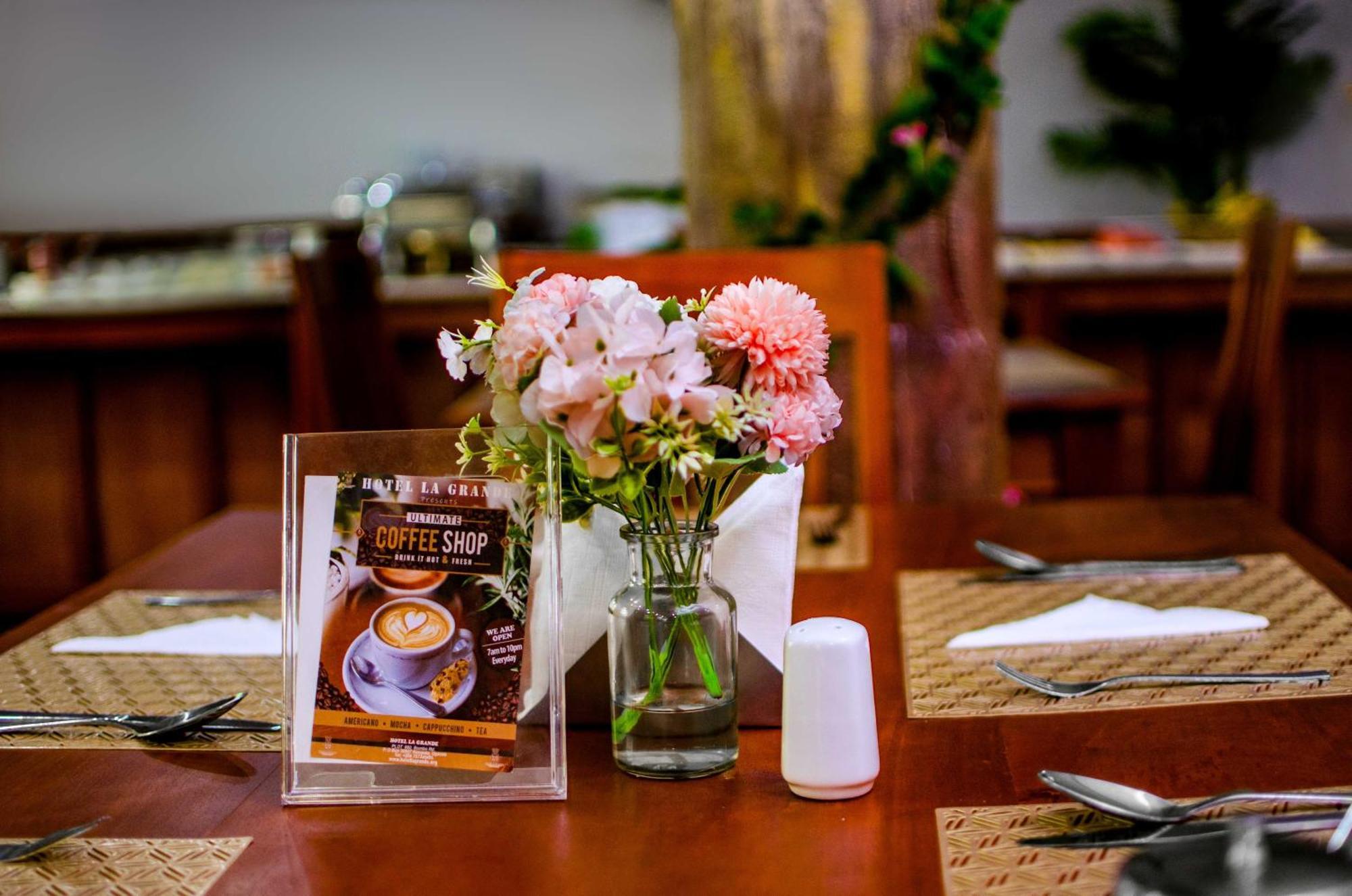 La Grande Hotel Kampala Zewnętrze zdjęcie